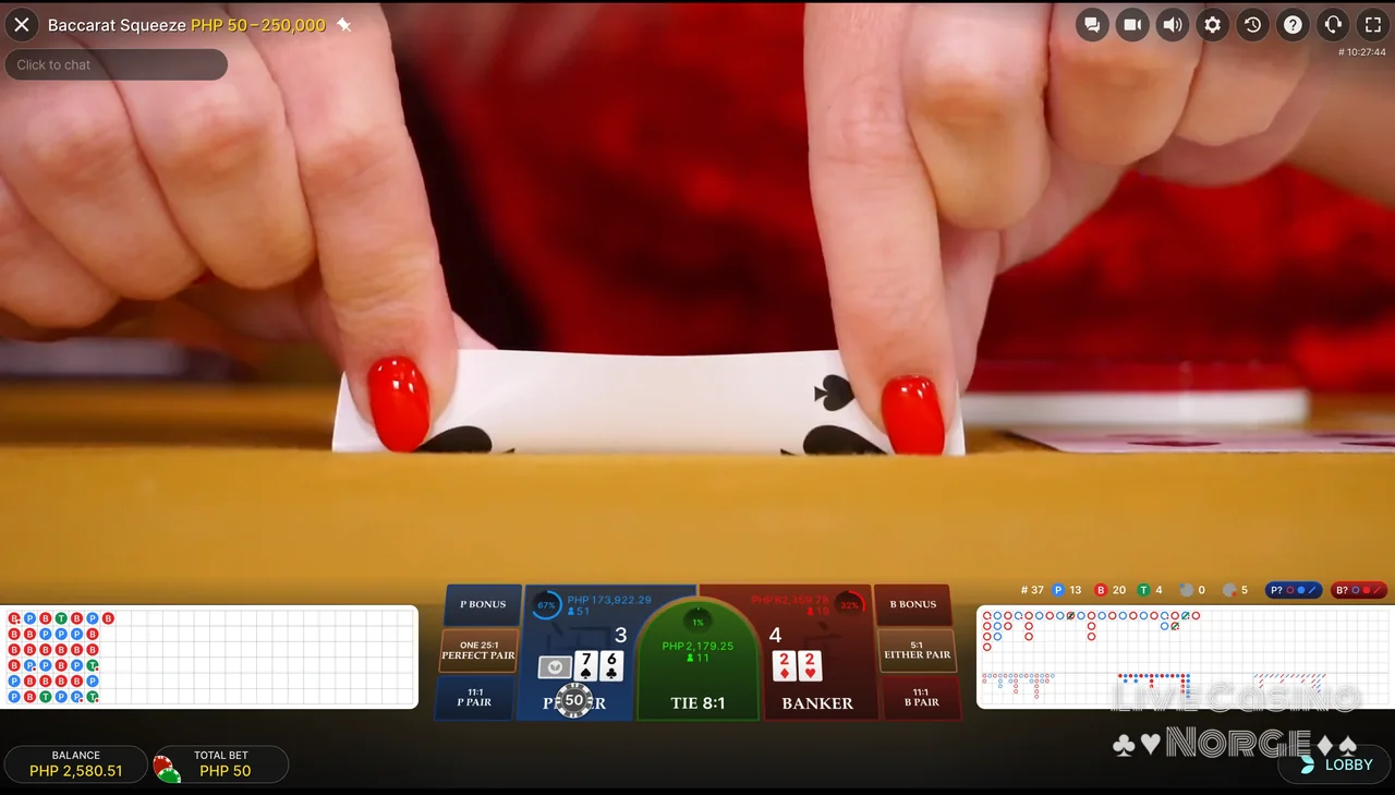 Baccarat Squeeze - Squeeze-funksjonen lar kortene avsløres gradvis.